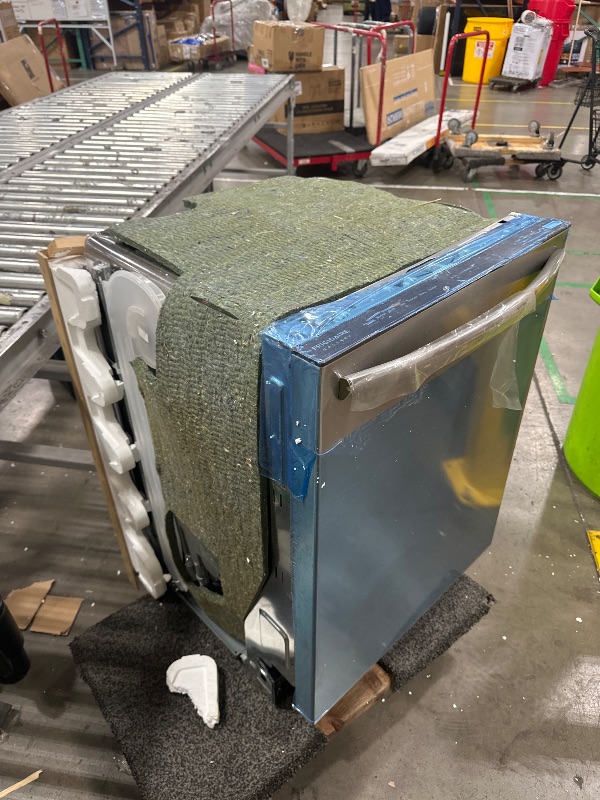 Photo 1 of ***FOR PARTS ONLY***DAMAGED***

 Frigidaire GDSH4715A Gallery 24 Inch Wide 14 Place Setting Built-In Top Control Dishwasher with 5 Wash Cycles and MaxBoost Dry™ - Stainless Steel