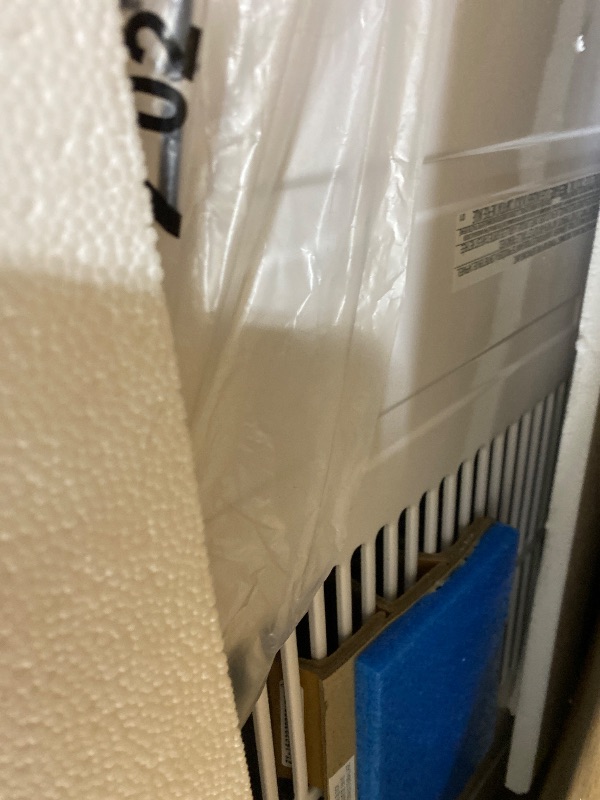Photo 1 of Keystone 18,800 BTU Window Air Conditioner with 16,000 BTU Supplemental Heating, 230V, Window AC Unit for Living Room, Apartment, Large Rooms up to 1000 Sq.Ft.