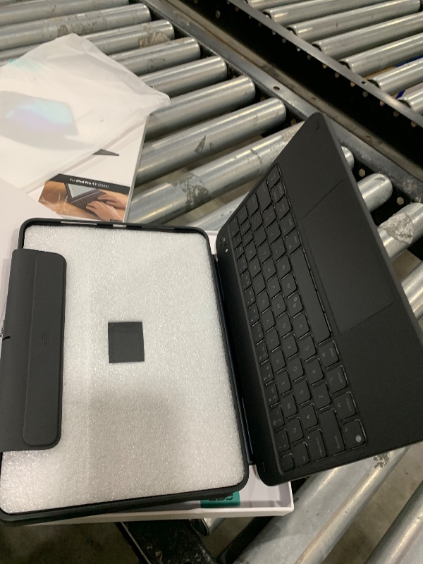Photo 1 of ESR for iPad Pro 11 Inch Case with Keyboard M5/M4 Multi-Mode Magnetic Stand