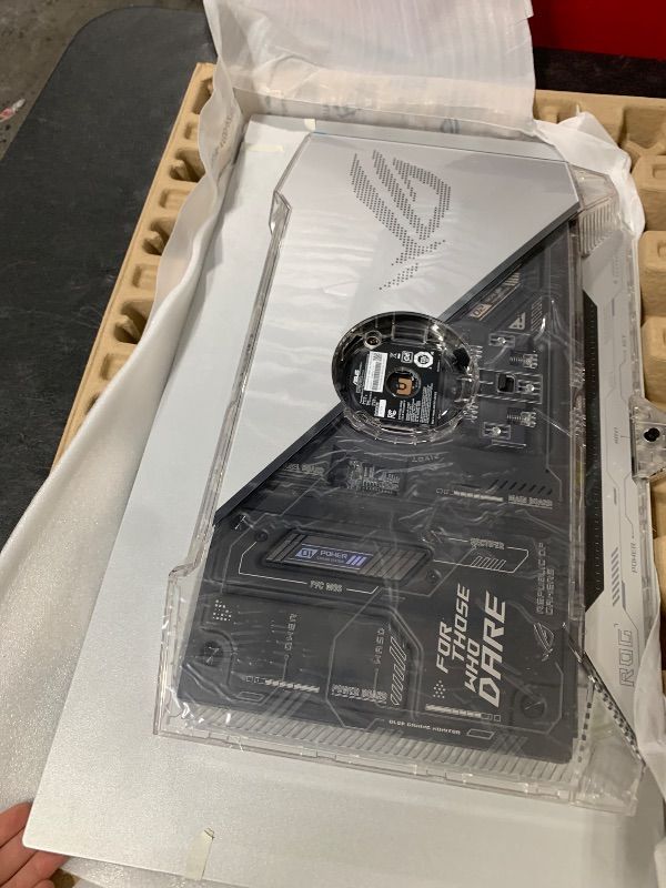 Photo 1 of ASUS ROG Swift 27" OLED Gaming Monitor (PG27AQWP-W)