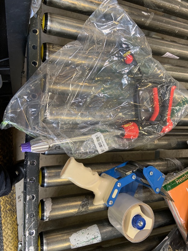 Photo 1 of Pocket Hose Arrow, AS SEEN ON TV, Customizable Spray Nozzle from Powerful Jet Stream Cleaning to Gentle Garden Watering, Flow Force Tech, 4 Precision Tips, Rust-Resistant, Non-Slip Grip, Car Wash