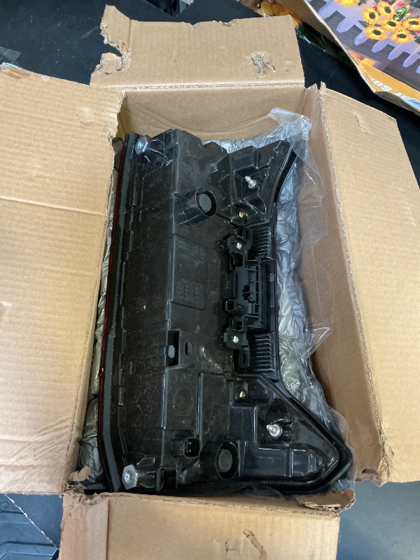 Photo 1 of Lathsy LED Tail Lights Compatible With 2024 2025 Toyota Tacoma Rear Light Taillights Right and Passenger Replace 81560-AK030 (With Tailgate Switch)