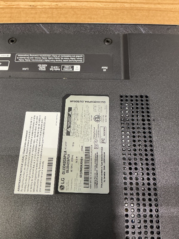 Photo 1 of [CLERK NOTES] LG 42-Inch Class OLED evo AI 4K C6 Series Smart TV w/Dolby Atmos, Dolby Vision, HDR10, AI Super Upscaling 4K, Filmmaker Mode, Wow Orchestra, Compatible with Alexa (OLED42C6PUA, 2026)
