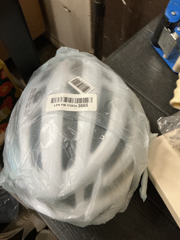 Photo 1 of Giro Agilis MIPS Cycling Helmet - Matte White - Medium
