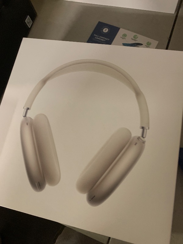 Photo 1 of AirPods Max 2 w Smart Case 
