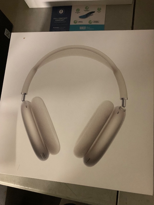 Photo 1 of AirPods Max 2 w Smart Case
