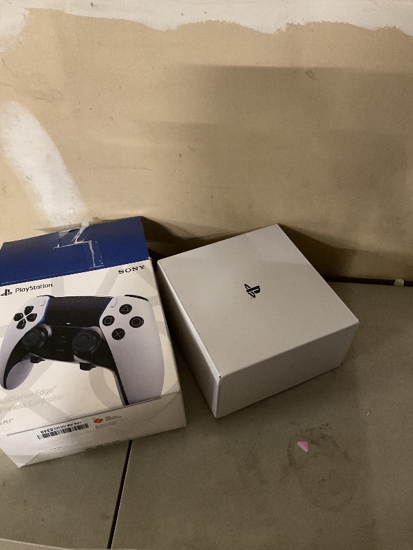 Photo 1 of Sony DualSense Edge Pour PS5 Black and White
