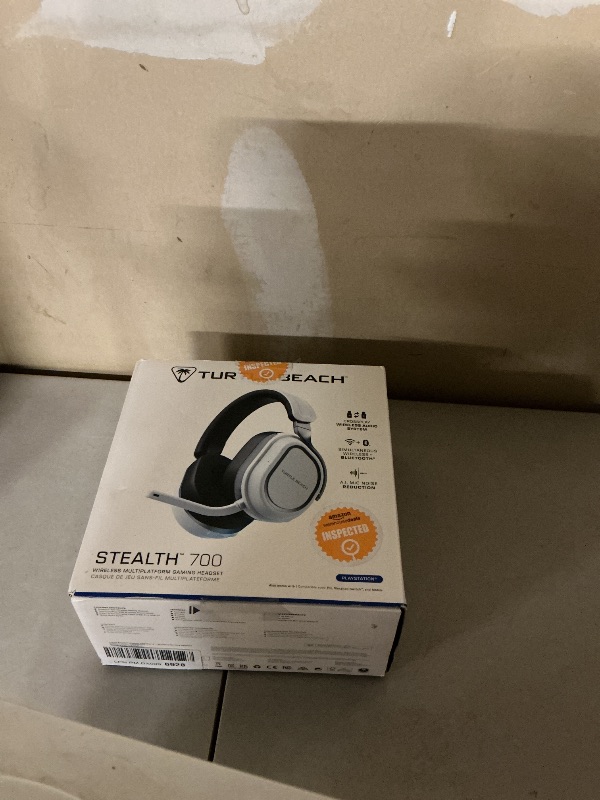 Photo 1 of Turtle Beach Stealth 700 Gen 3 Wireless Multiplatform Amplified Gaming Headset for PS5, PS4, PC, Mobile – 60mm Drivers, AI Noise-Cancelling Mic, Bluetooth, 80-Hr Battery, Dual Transmitters – White
