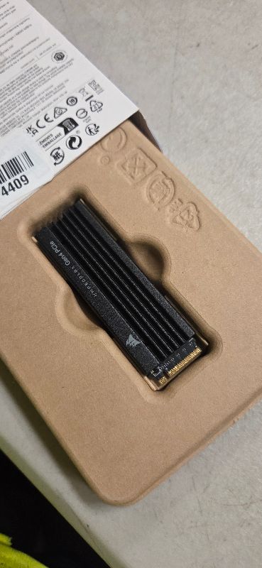 Photo 1 of Corsair MP600 PRO LPX 1TB M.2 NVMe PCIe x4 Gen4 SSD - Optimized for PS5 (Up to 7,100MB/sec Sequential Read & 5,800MB/sec Sequential Write Speeds, High-Speed Interface, Compact Form Factor) Black