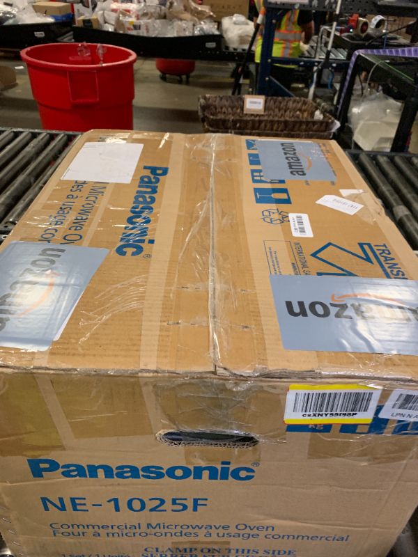 Photo 1 of Panasonic NE-1025F Commercial Microwave Oven