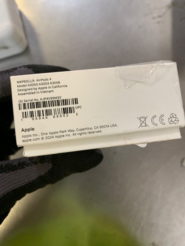 Photo 1 of Apple AirPods 4 Wireless Earbuds