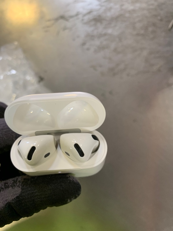 Photo 1 of Apple Airpods 4 (Renewed)