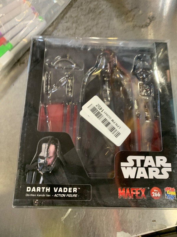 Photo 1 of Medicom MAFEX Star Wars Darth Vader Action Figure (Obi-Wan Kenobi Ver.)
