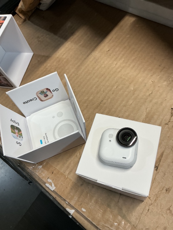Photo 1 of ***parts only missing accessories*** unable to test if functional**
Insta360 GO Ultra Standard Kit White Arctique