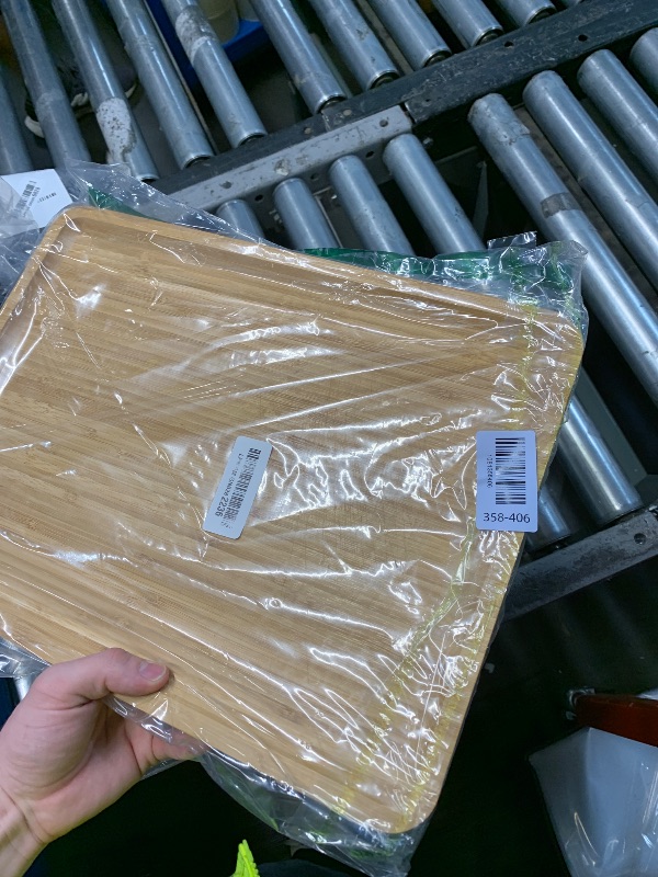 Photo 1 of ***HEAVILY USED HAS SRATCHES ON IT***
Bamboo Serving Tray Rectangle Platter Breakfast Dinner Food Bed Tray for Eating Kitchen Restaurants (1, 15.7" x 12.8" x 0.8" (no Handle))