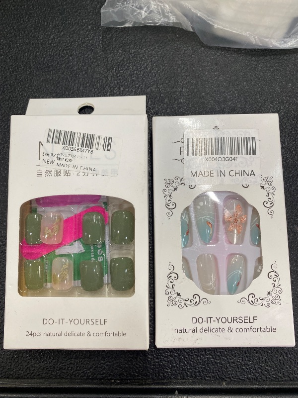 Photo 1 of **2 packs with different design**Green Press on Nails Short Porcelain White Fake Nails Glossy Square False Nails with Glue on Nails Leopard Print&Glitter Powder Designs Artificial Acrylic Nails Office Home Stick on Nails for Women Girls