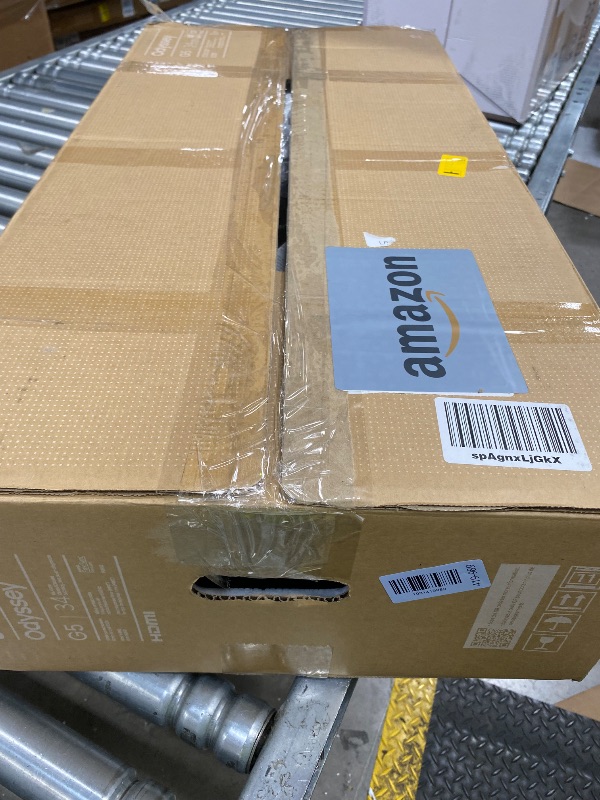 Photo 1 of ***DAMAGED -SELLING AS PARTS ONLY*** Samsung 34' Odyssey G5 Ultra-Wide Gaming Monitor with 1000R Curved Screen, 165Hz, 1ms, FreeSync Premium, Large Display, Eye Comfort, Multiple Ports, WQHD, LC34G55TWWNXZA, Black