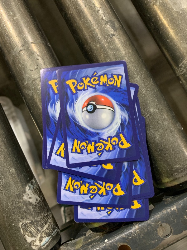 Photo 1 of PRACTICE POKEMON CARDS ******* POKEMON TCG: Scarlet and Violet: Paradox RIFT: Elite Trainer Box - Roaring Moon