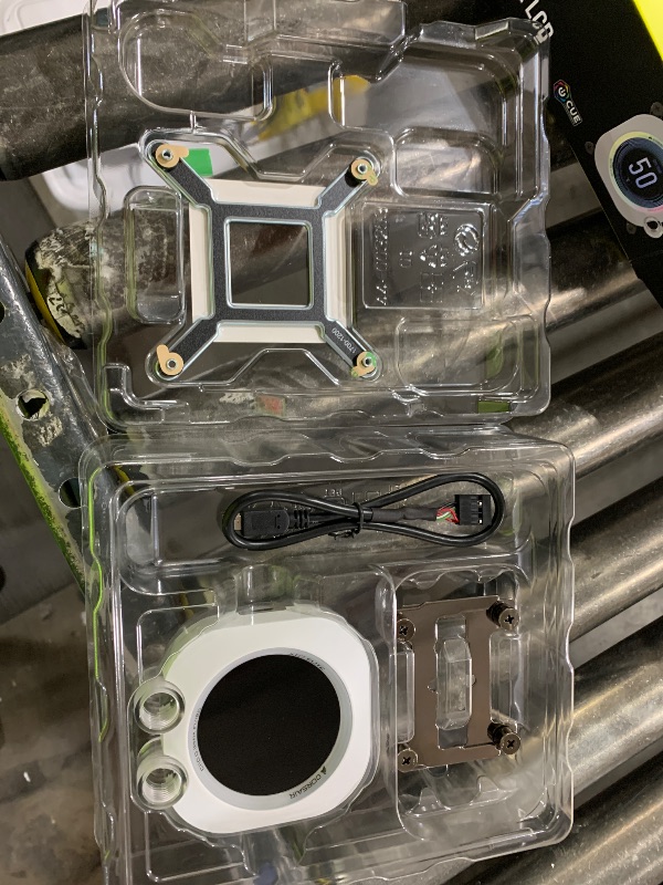Photo 1 of CORSAIR XC7 RGB Elite LCD CPU Water Block - 480x480 IPS LCD Screen - 31 RGB LEDs - USB-C - Fits Intel® LGA 1700, AMD® AM5 and Older - White