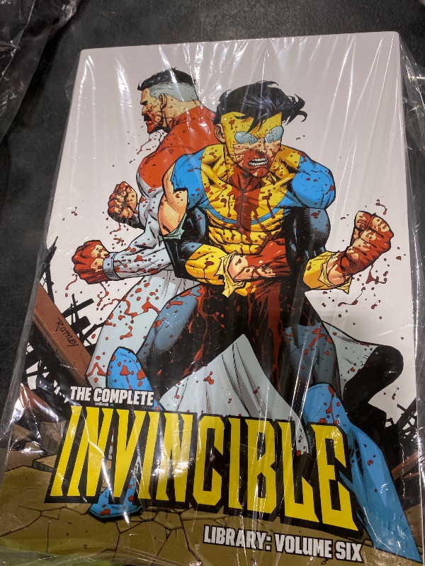 Photo 1 of Invincible Complete Library Hardcover Vol. 6 (6)