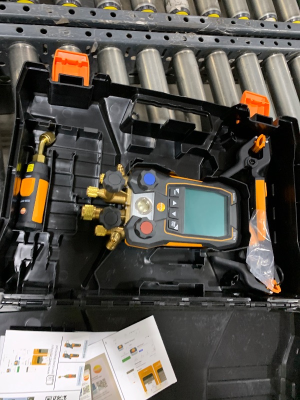 Photo 1 of testo 557s AC Manifold Gauge Set – AC Recharge Kit with 2 x 115i Pipe Clamp Thermometer, 1 x 552i Micron Gauge & 4-Way Valve - Set with Bluetooth and App-Connection