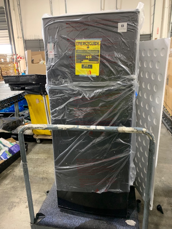 Photo 1 of ARCTIC CHEF ACFR741BLACKAMZ6COM Apartment Size-Top Freezer-2 Door Fridge-Adjustable Thermostat Control-Black-7.5 Cubic Feet
