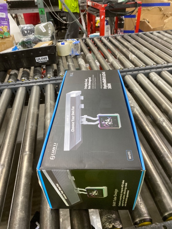 Photo 1 of Lian Li Hydroshift II-S LCD 360 Liquid CPU Cooler - 3.4" IPS LCD Square Screen - Daisy-Chain - Low-Noise - Intel LGA 1851/1700, AMD AM5/AM4 - Fits Most PC Fans - White (HS2LCDS36NW)
