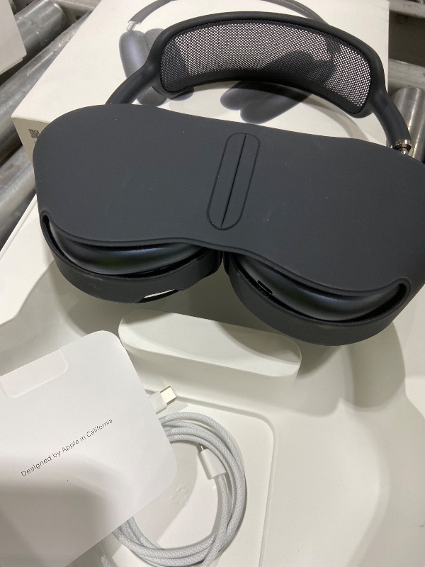Photo 1 of Apple AirPods Max 2 Wireless Over-Ear Headphones, Active Noise Cancellation, Adaptive Audio, Personalized Spatial Audio, Live Translation, Bluetooth Headphones for iPhone – Midnight