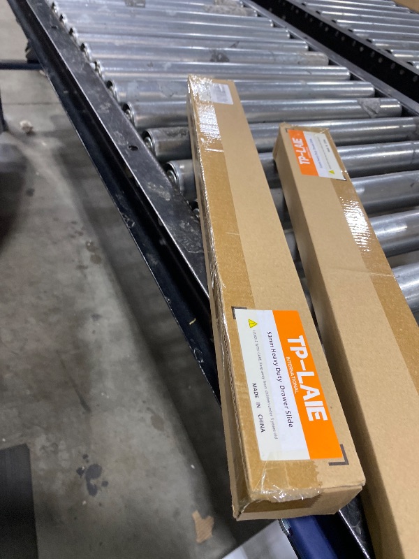 Photo 1 of 1 Pair 260 Lbs Heavy Duty Locking Drawer Slides Full Extension Ball Bearing Rail with Lock 12 14 16 18 20 22 24 26 28 30 32 36 40 inch Side Mount Industrial Tool Box Runner(18 inch,with M5 Screws)