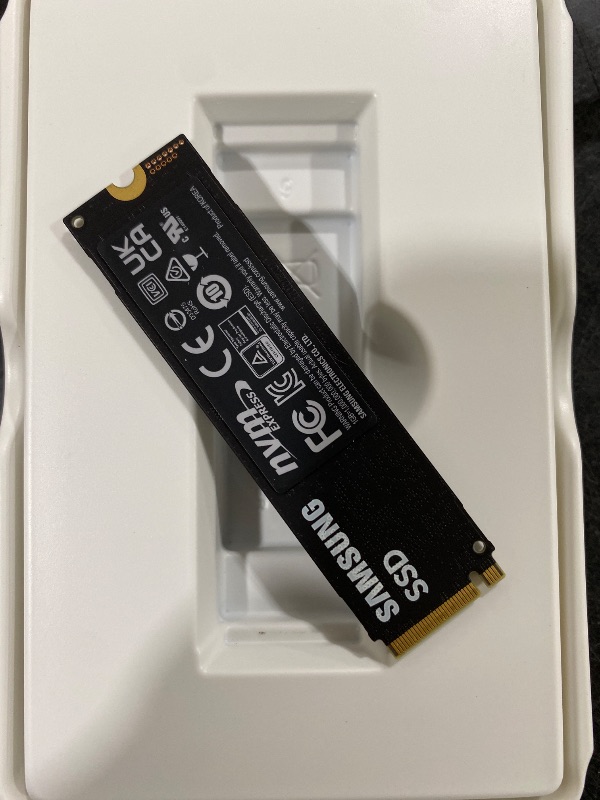 Photo 1 of Samsung 980 PRO 1TB PCIe 4.0 NVMe Internal SSD