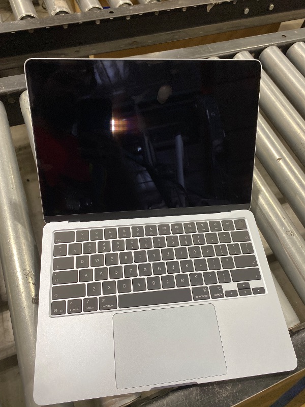 Photo 1 of SCREEN IS GOOD - LAPTOP IS DEAD NEEDS TO BE CHARGED *** Apple MacBook Air 13" M5 AI Laptop