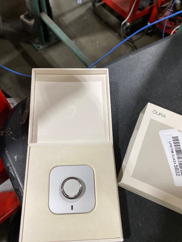 Photo 1 of Oura Ring 5 - Stealth - Size 9 - World's Smallest Smart Ring - Sleep, Activity, Women's Health, AI Advisor, 1 Week of Battery Life, Oura App, Android & iOS Compatible