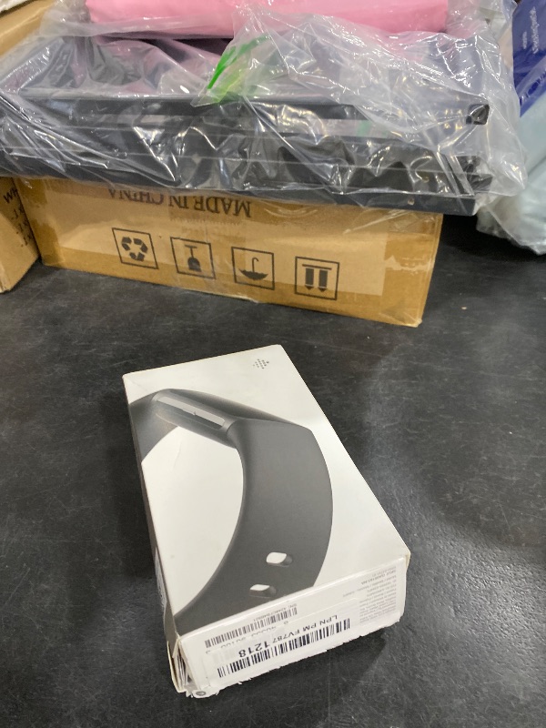 Photo 1 of Google Fitbit Charge 6 - Fitness Tracker