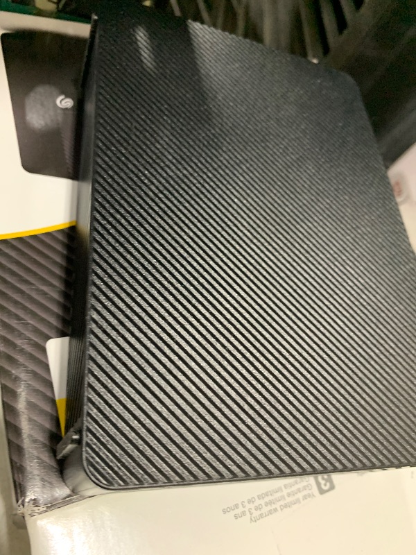 Photo 1 of Seagate STKP8000400 Drive 3.5E USB 3.0 External Hard Drive