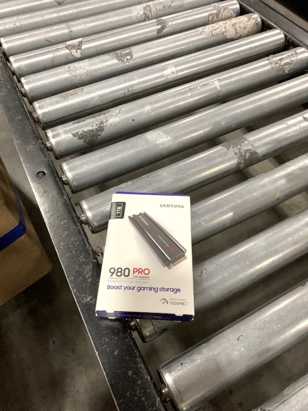 Photo 1 of Samsung 980 PRO SSD 1TB PCIe Gen 4 NVMe M.2 Internal Solid State Drive