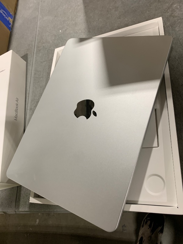 Photo 1 of Apple 2026 MacBook Air 13-inch Laptop with M5 chip: Built for AI, 13.6-inch Liquid Retina Display, 16GB Unified Memory, 512GB SSD, 12MP Center Stage Camera, Touch ID, Wi-Fi 7; Starlight
