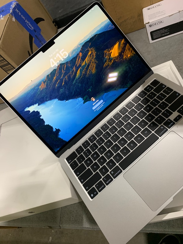 Photo 1 of Apple 2026 MacBook Air 13-inch Laptop with M5 chip: Built for AI, 13.6-inch Liquid Retina Display, 16GB Unified Memory, 512GB SSD, 12MP Center Stage Camera, Touch ID, Wi-Fi 7; Starlight