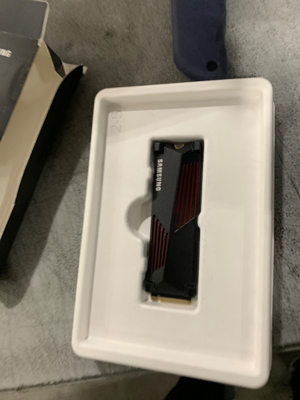 Photo 1 of Samsung 990 PRO 2 TB M.2 PCI Express 4.0 NVMe V-NAND MLC