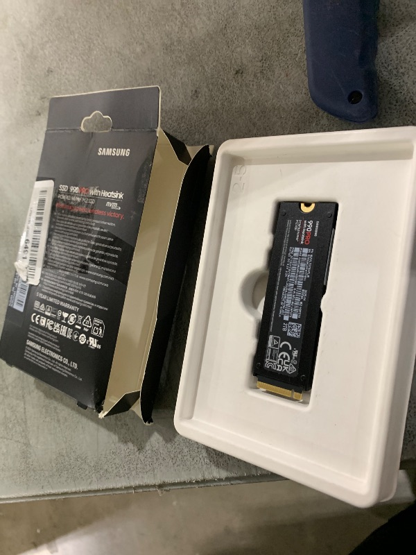 Photo 1 of Samsung 990 PRO 2 TB M.2 PCI Express 4.0 NVMe V-NAND MLC