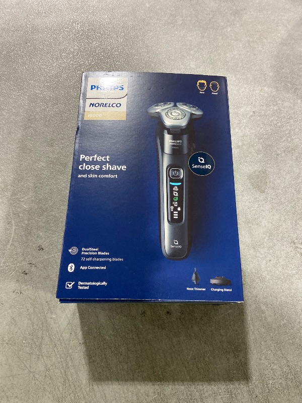 Photo 1 of Philips Norelco i9000 Electric Shaver (Black)