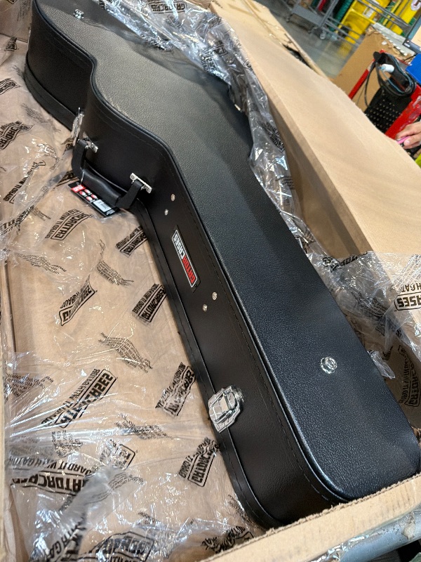 Photo 1 of ** DAMAGE MINOR**Gator Cases Hard-Shell Wood Case for Martin 000-Style Guitars, Fits Similar Style Acoustic Guitars (GWE-000AC)