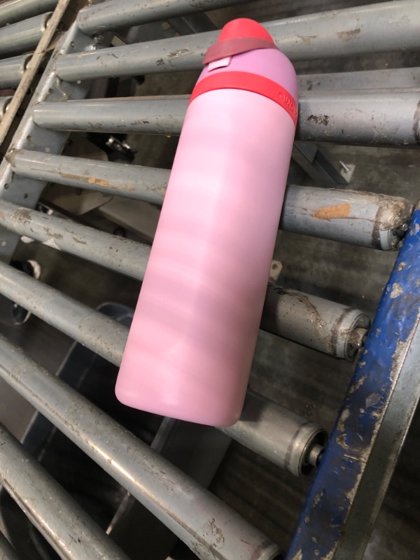 Photo 1 of [HEAVY DAMAGE] Owala FreeSip Insulated Stainless Steel Water Bottle with Straw for Sports and Travel, BPA-Free Sports Water Bottle, 24 oz, Pink, Angel Food Cake