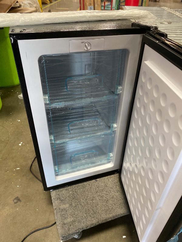 Photo 1 of **SEE PICTURES**Maine 3.6 Cu. Ft. Upright Freezer