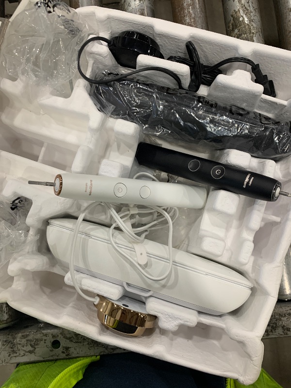 View 4 of **NEED TO BE CLEANED**PHILIPS Sonicare DiamondClean Rechargeable Toothbrush 2-Pack