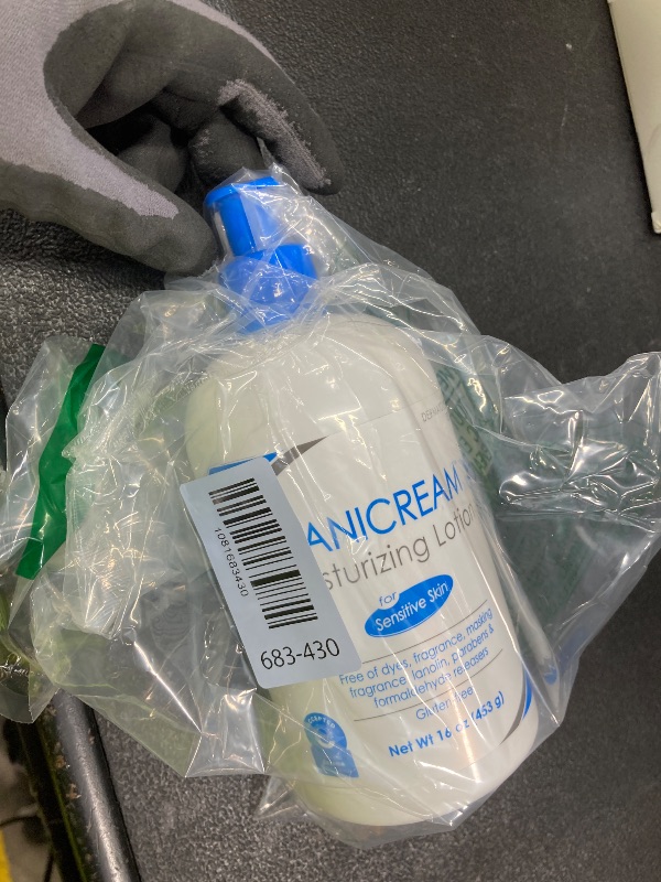 Photo 1 of *Top broken* Vanicream Moisturizing Lotion with Pump | Fragrance and Gluten Free | For Sensitive Skin | 16 Ounce (Pack of 1)