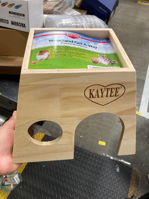 Photo 1 of **HAS STAIN ON SIDE***Kaytee Woodland Get-A-Way Large