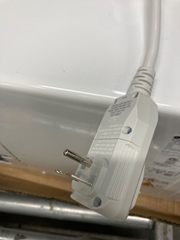Photo 1 of ****I haven't tested it because the power plug is different from the others.****It is used; it is unknown if any parts are missing or if it works 100%. LG 14,000 BTU Through the Wall Air Conditioner, 230/208V, Cools 700 Sq.Ft. for Bedroom, Living Room, Ap