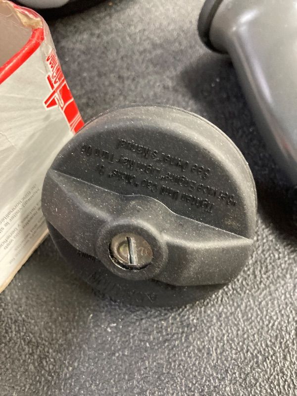 Photo 1 of ***No keys***MotoRad MGC903 Locking Fuel Cap for Flex-Fuel Applications with Black Cam-On (non-threaded) Caps Fuel Tank Cap Fits Chevy Silverado 1500 04–12 2500 HD 04–10 Malibu 04–12 Tahoe 04–13 Impala 06–10***No keys***