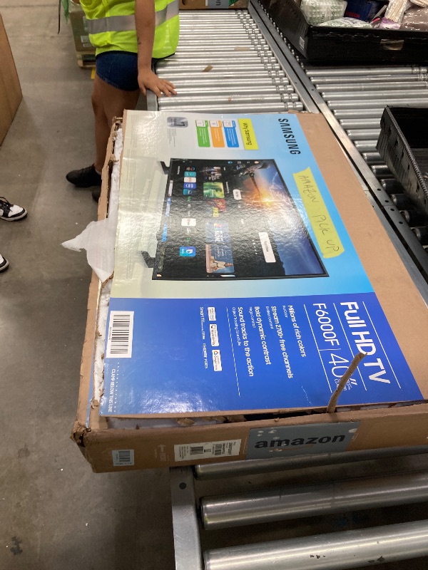 Photo 1 of ***NO RETURNS NO REFUNDS BROKEN SCREEN, DOES NOT FUNCTION AS NEW** SAMSUNG 40-Inch Class Full HD F6000 Smart TV (2025 Model) HDR, Object Tracking Sound Lite, Knox Security, One UI Tizen, Smart TV