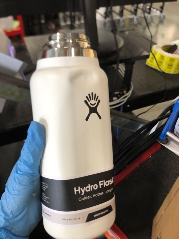 Photo 1 of ** sold as is no refund/return**
Hydro Flask Water Bottle - Insulated Stainless Steel - Wide Mouth Flex Lid, Non Spill, Leakproof and Refillable in 32 Oz White